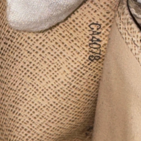 Louis Vuitton
2008 Damier Azur Pattern Sarah Wallet converted Crossbody - Picture 13 of 16